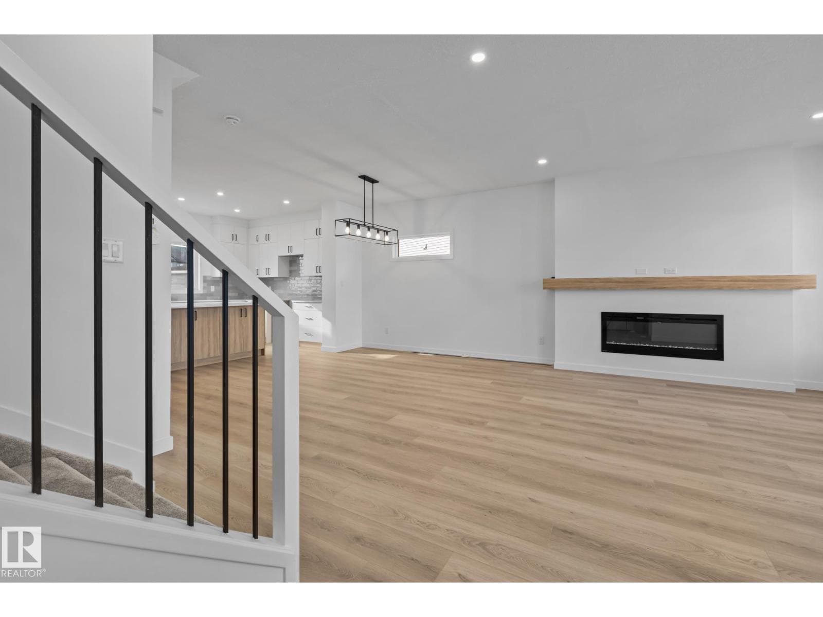 54 EDEN LI — photo 2