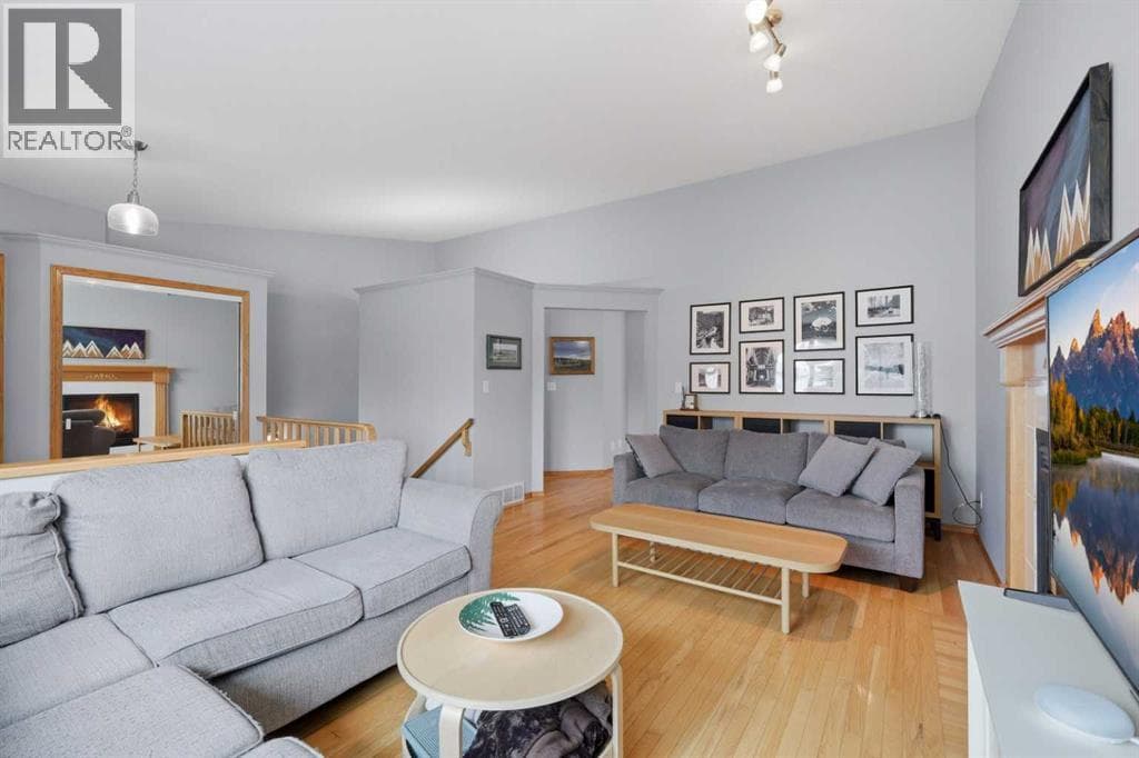 126 Logan Close — photo 5