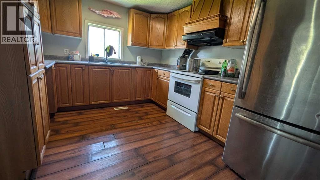 110 Niblock Street — photo 4