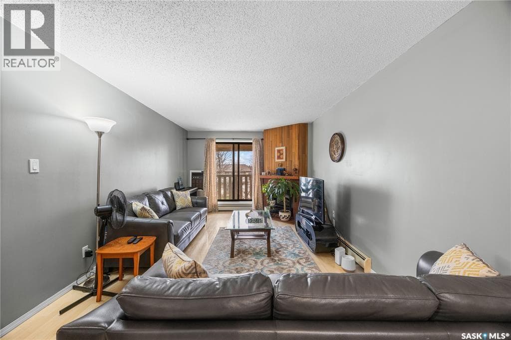 236 310 Stillwater DRIVE — photo 2