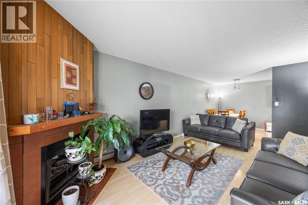 236 310 Stillwater DRIVE — photo 3