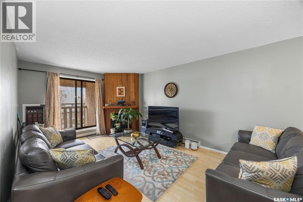 236 310 Stillwater DRIVE — photo 4