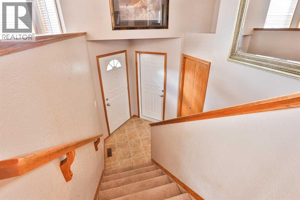 38 St James Crescent N — photo 3