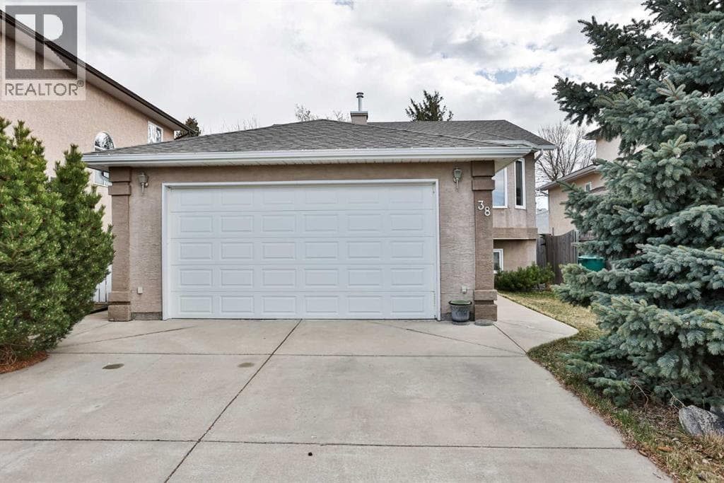 38 St James Crescent N