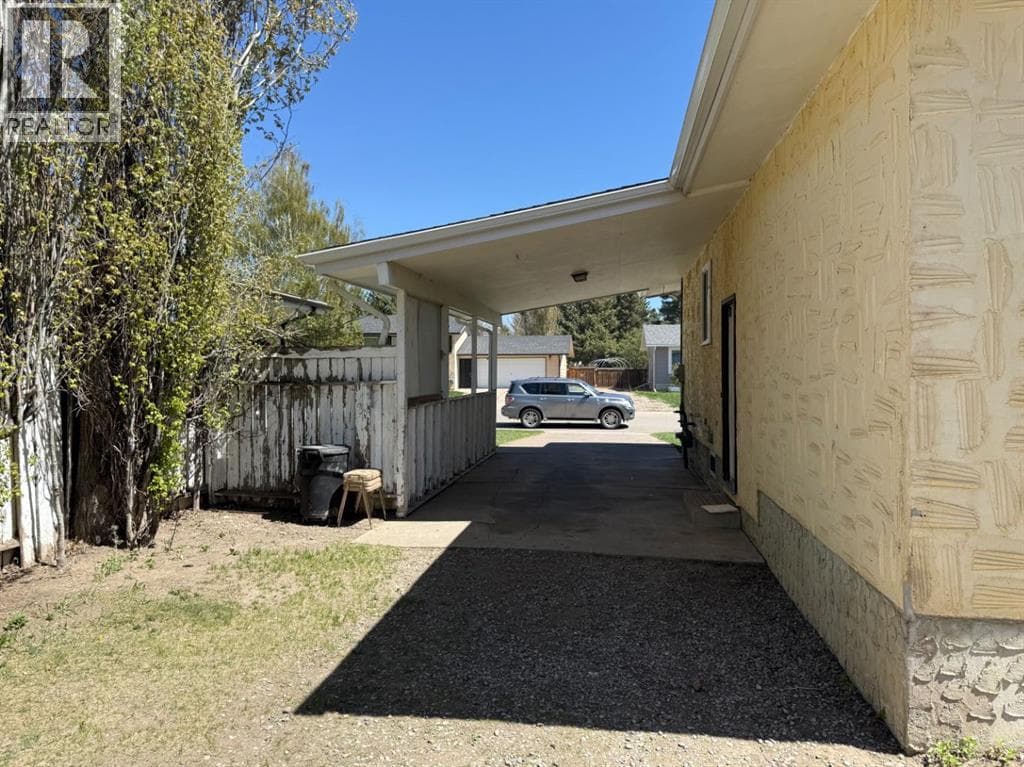 232 RUBIE Crescent — photo 3