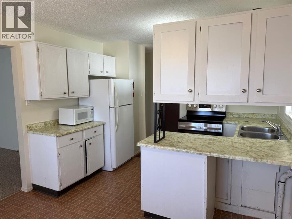 232 RUBIE Crescent — photo 4