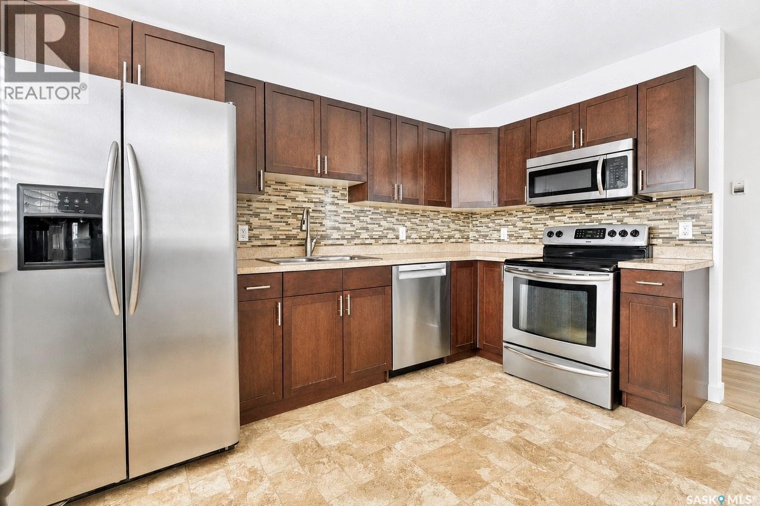 11 2121 Rae STREET — photo 2