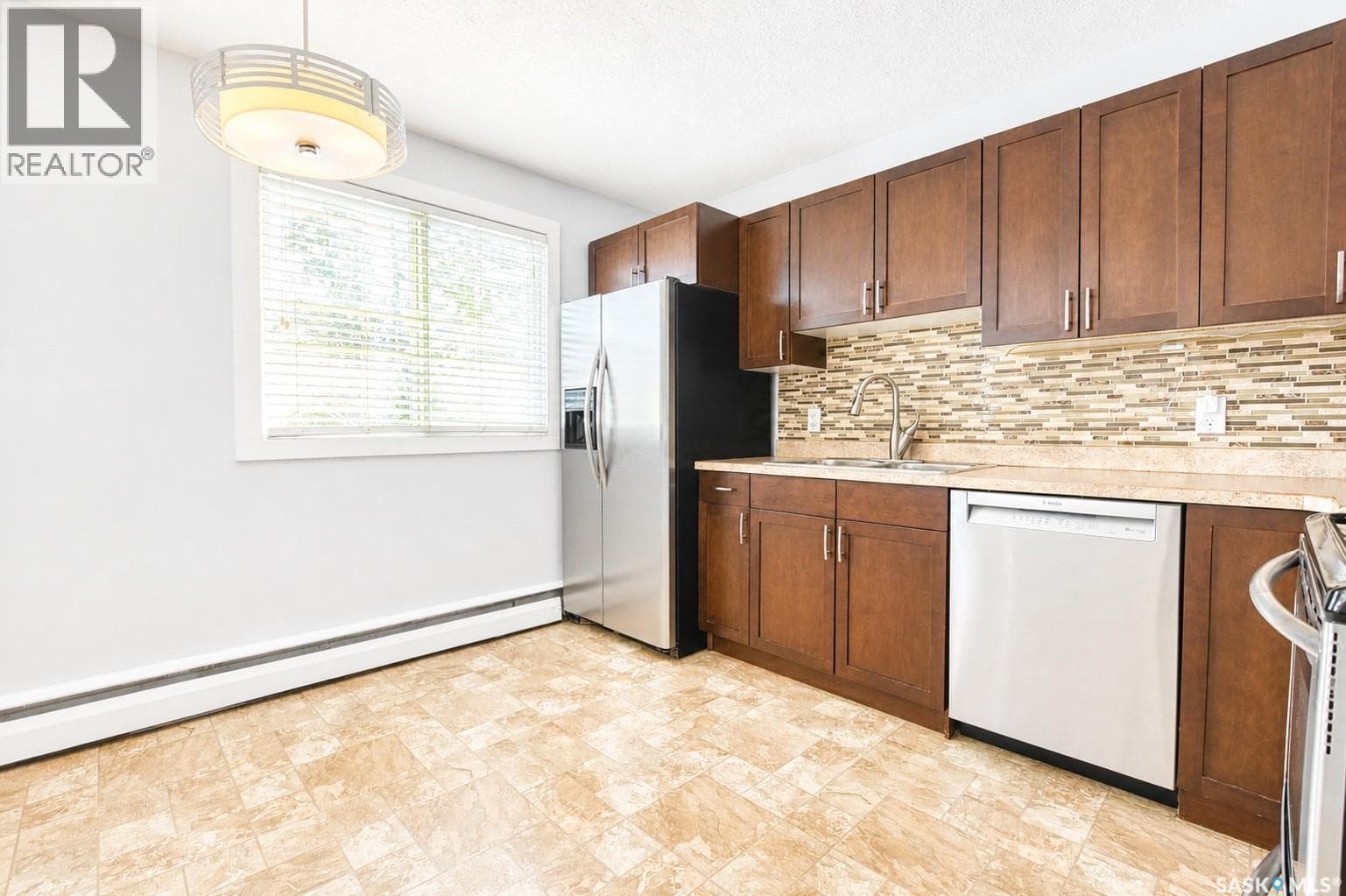 11 2121 Rae STREET — photo 4