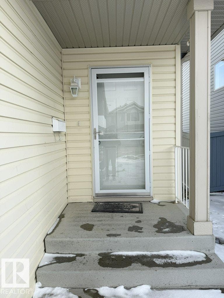 3347 24 AV NW — photo 4
