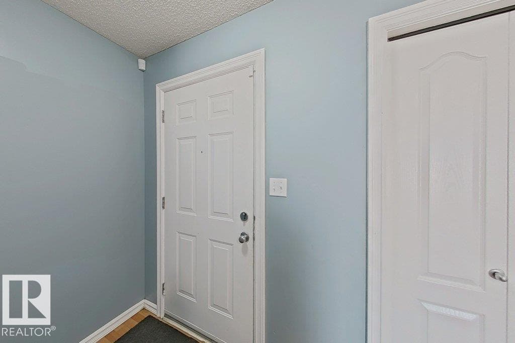 3347 24 AV NW — photo 5