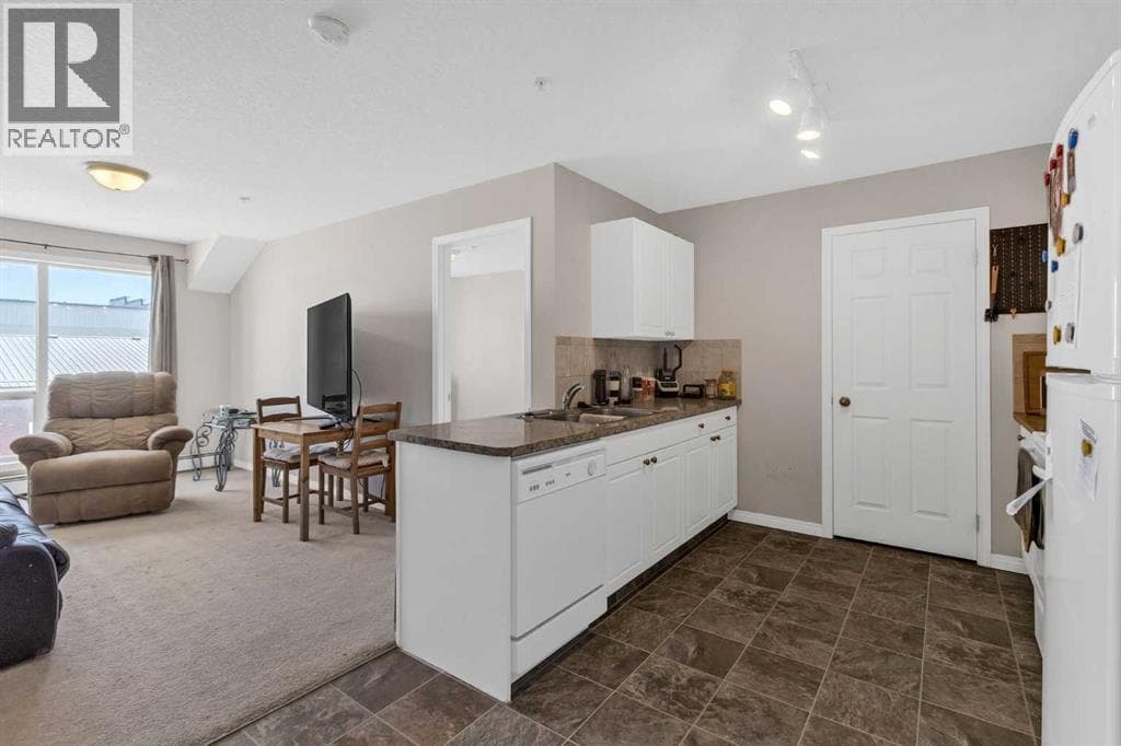 207, 1010 Railway Street — photo 3