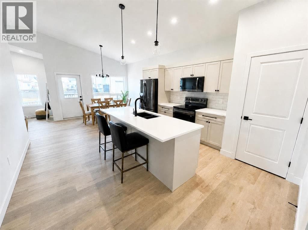 8557 72 Avenue — photo 3