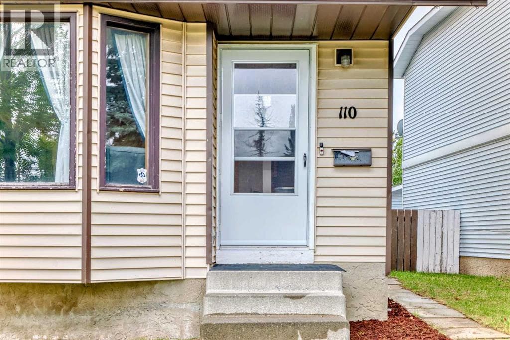 110 Edgeburn Crescent NW — photo 4