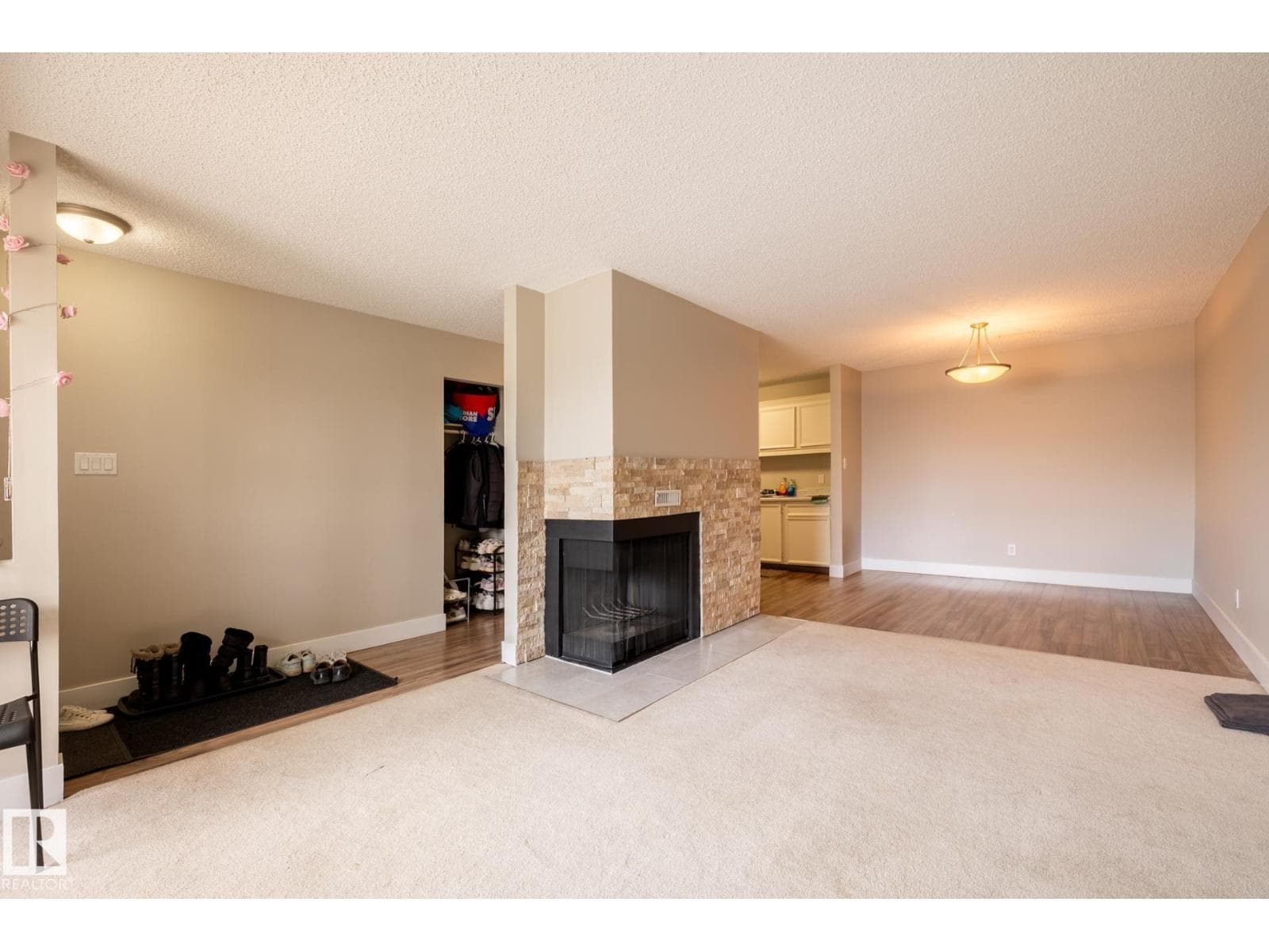 #8 2703 79 ST NW — photo 4