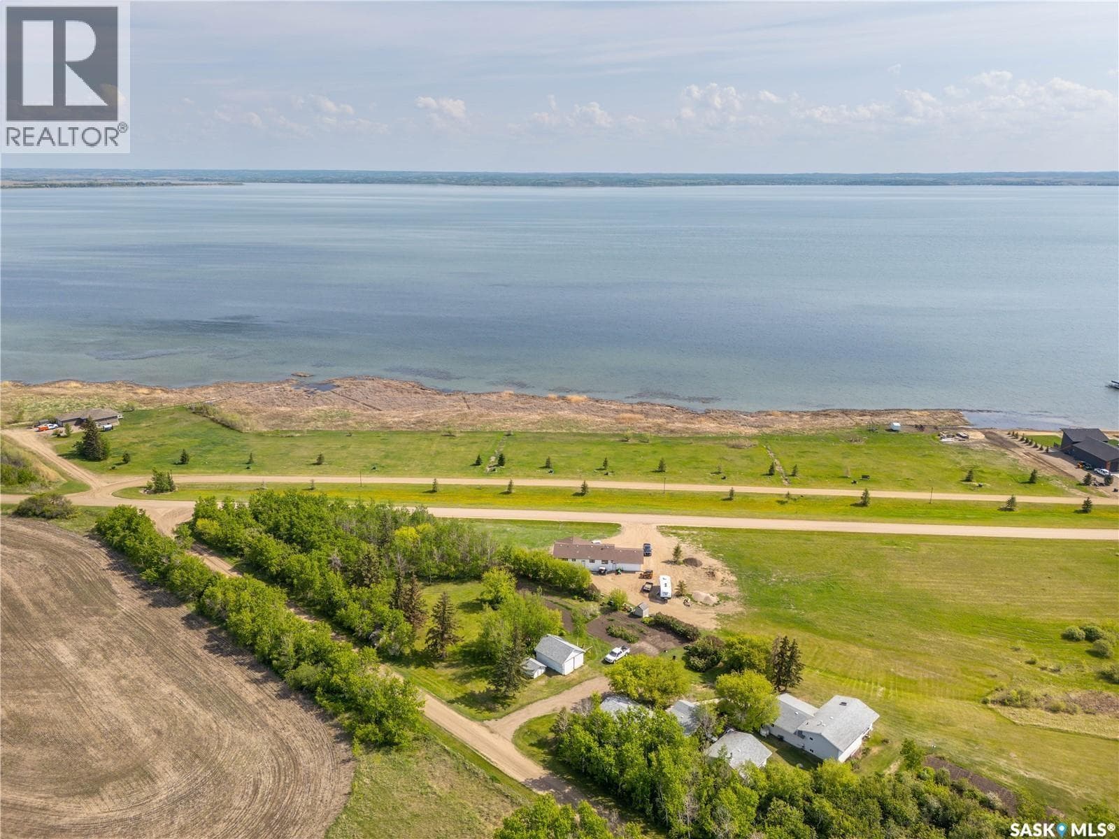 760 Lakeshore DRIVE