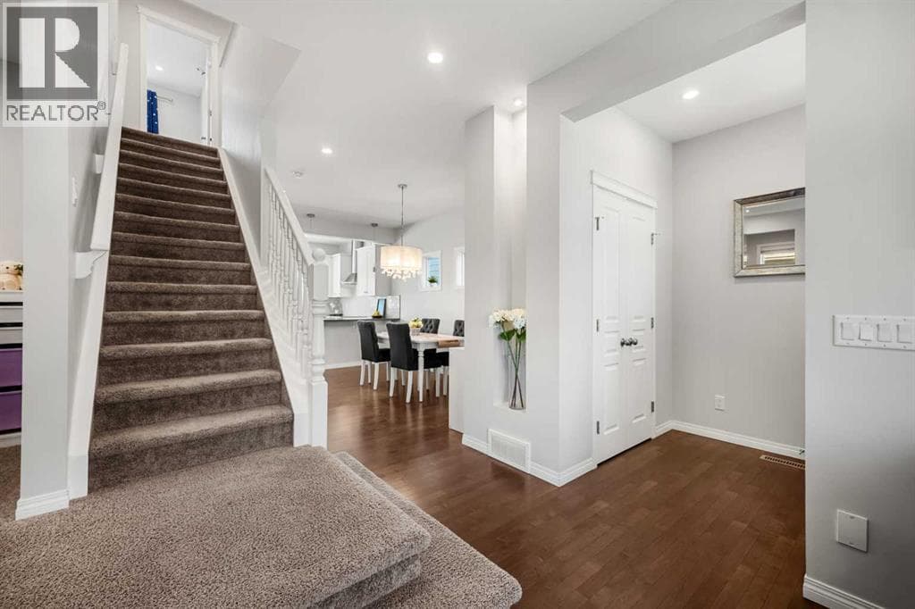 393 Marquis Heights SE — photo 2