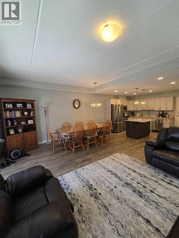 201, 499 Meadow Lake Court E — photo 4