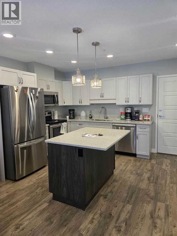 201, 499 Meadow Lake Court E — photo 2
