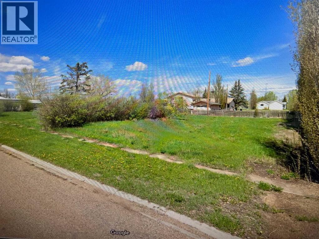 142 1 Avenue W — photo 2