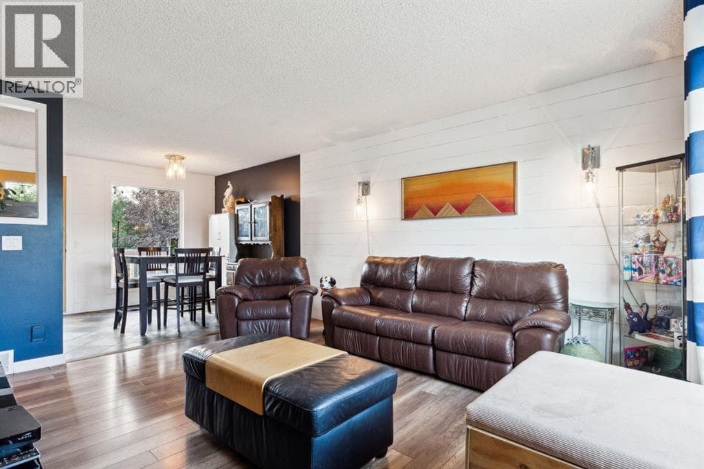 147 Falchurch Crescent NE — photo 5
