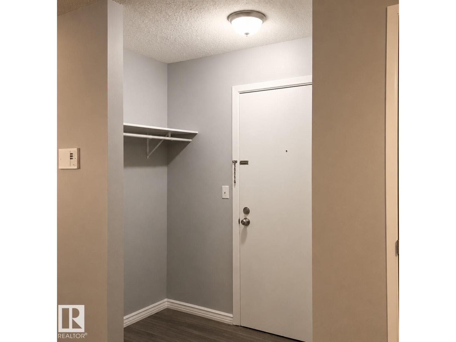 #102 340 WOODBRIDGE WY — photo 4