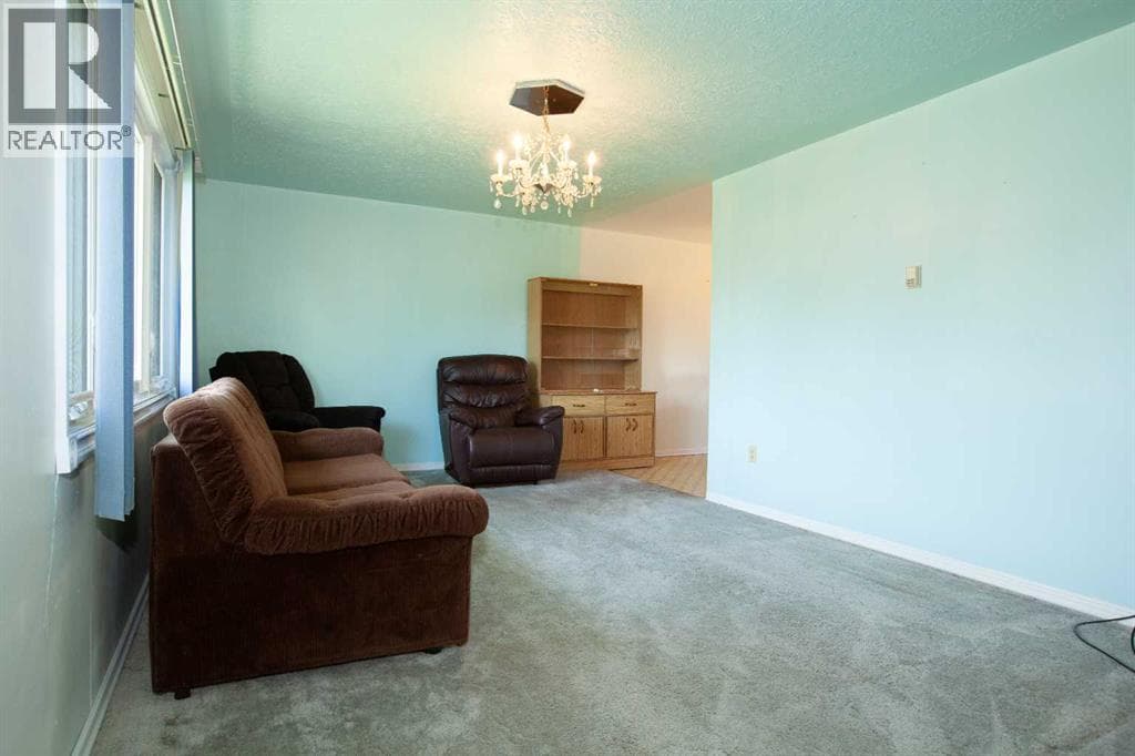 5114 47 Avenue W — photo 3