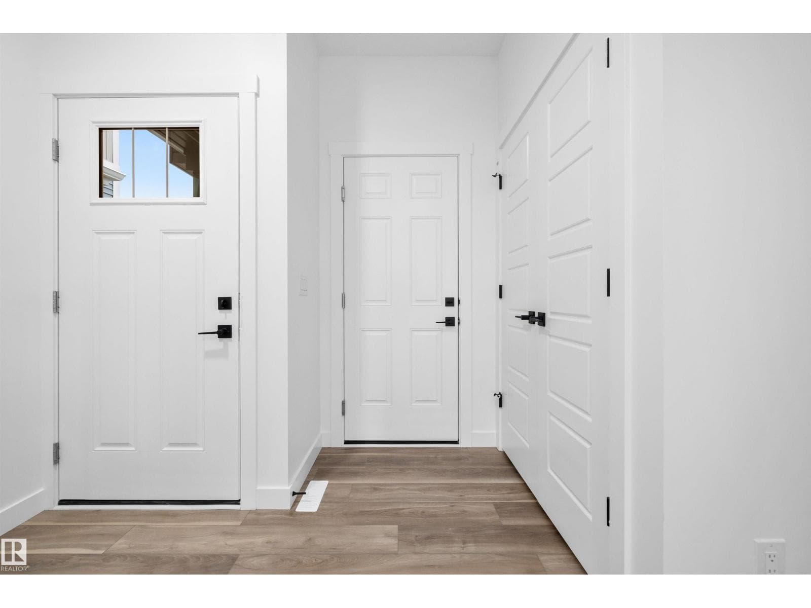 8532 183 AV NW — photo 5