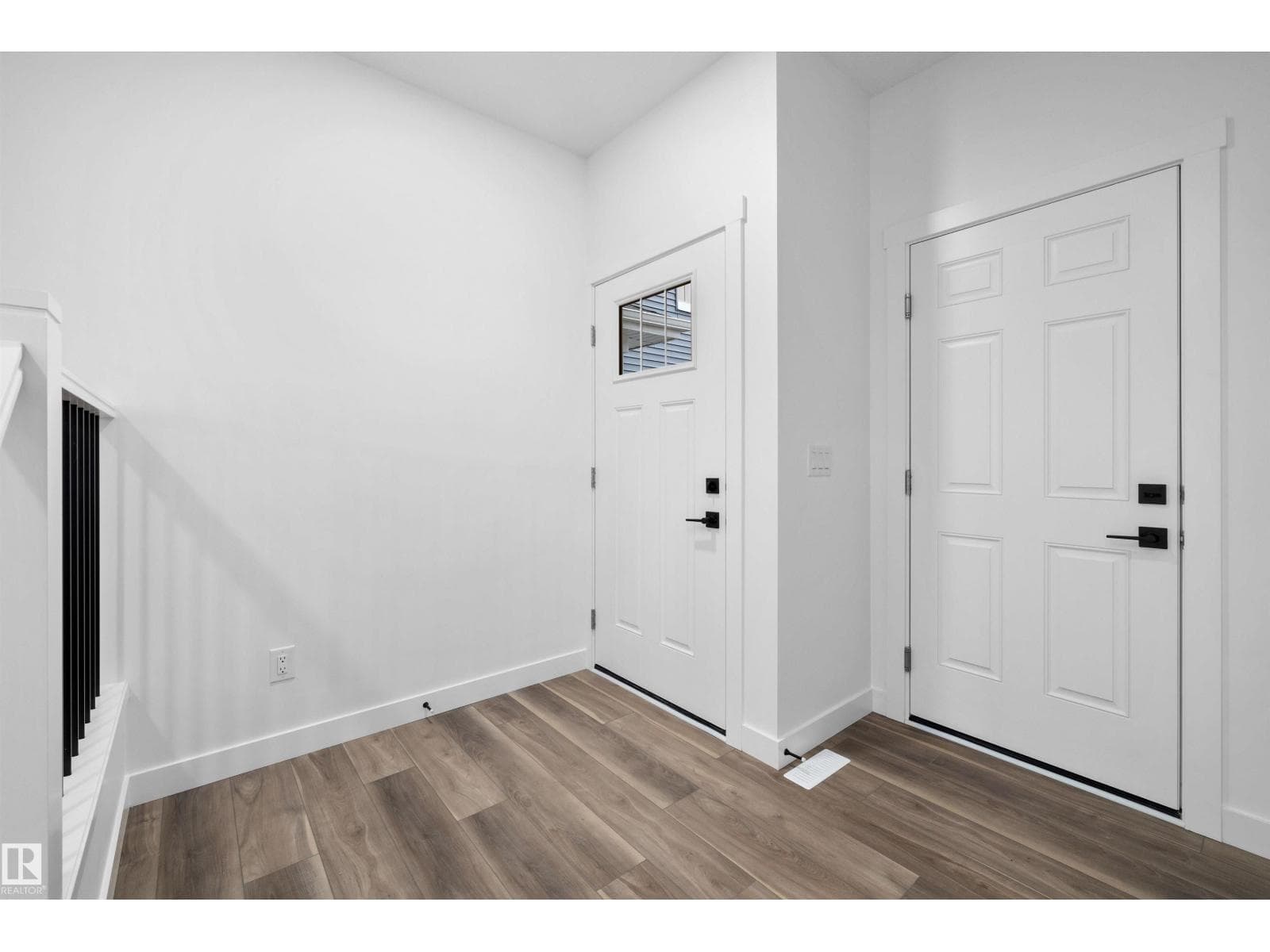 8532 183 AV NW — photo 3