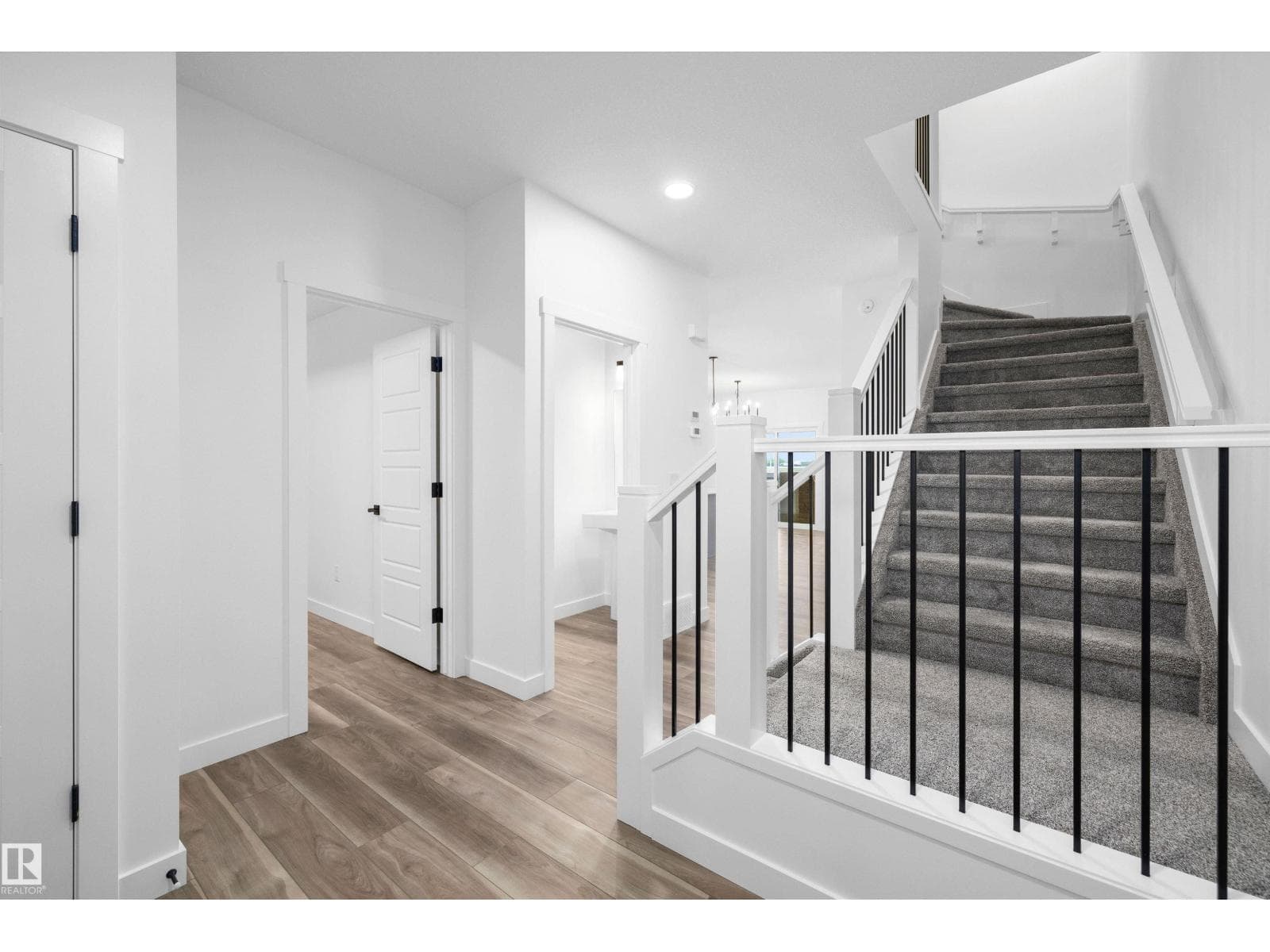 8532 183 AV NW — photo 4