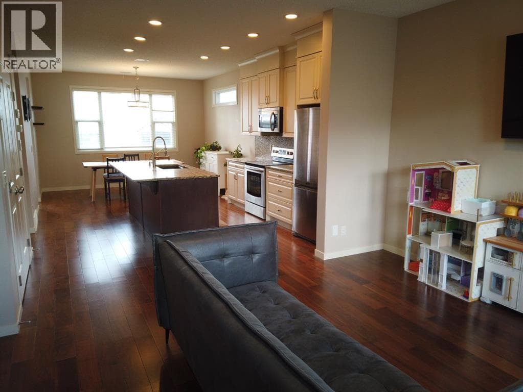 2064 New Brighton Grove SE — photo 2