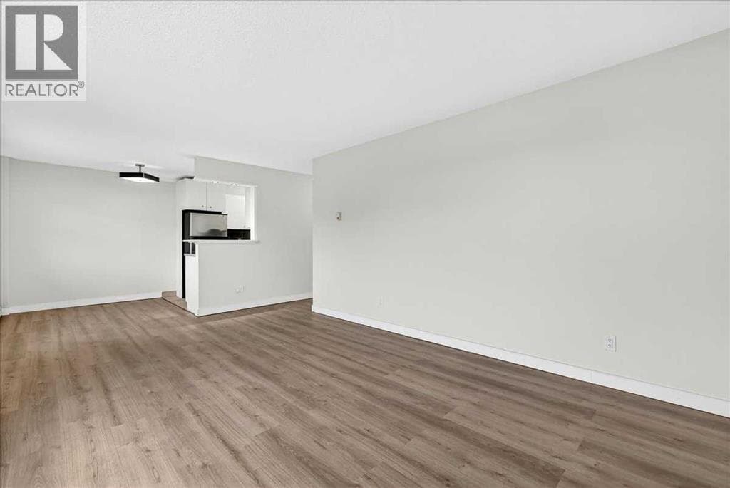 302, 635 57 Avenue SW — photo 4