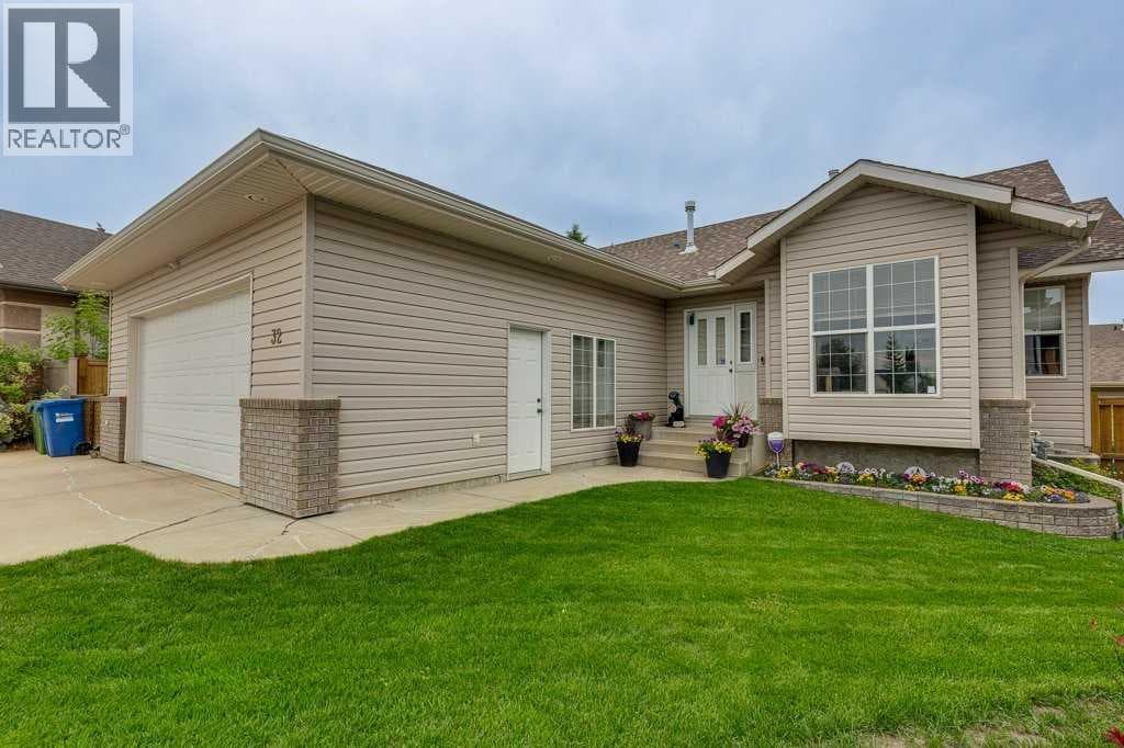 32 Duval Close — photo 2