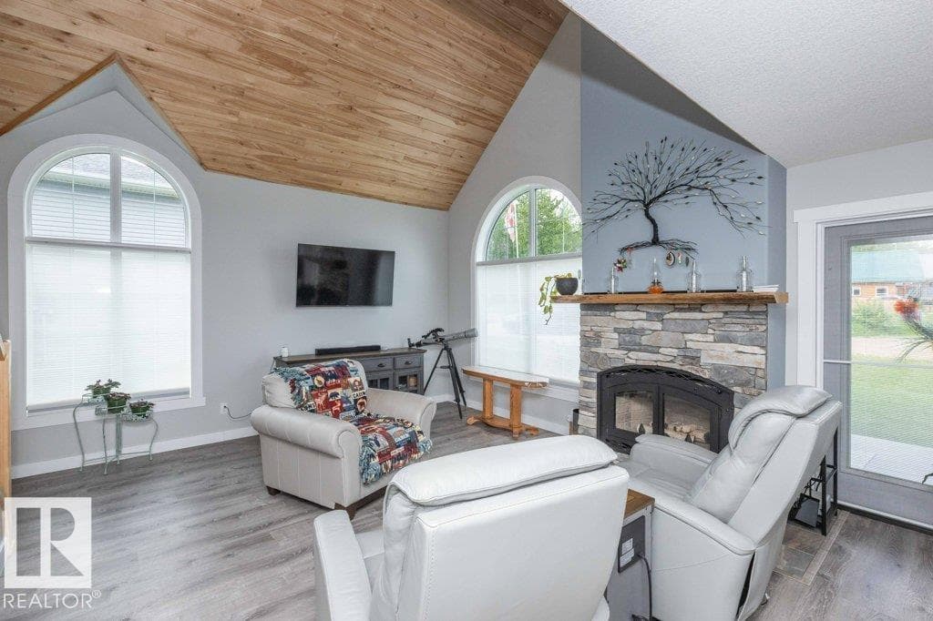 #86 160 Peace River AV — photo 3