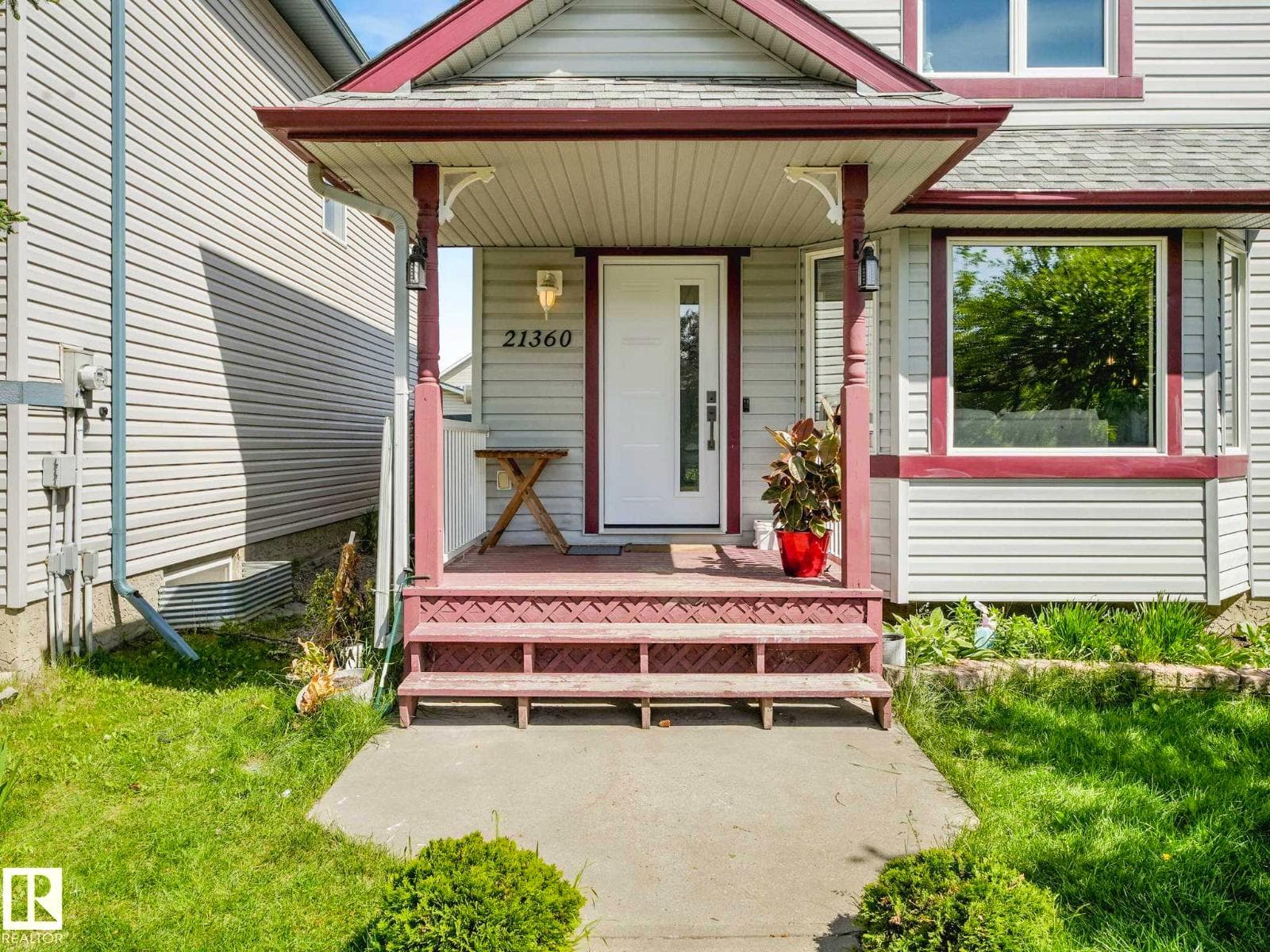 21360 89 AV NW — photo 3