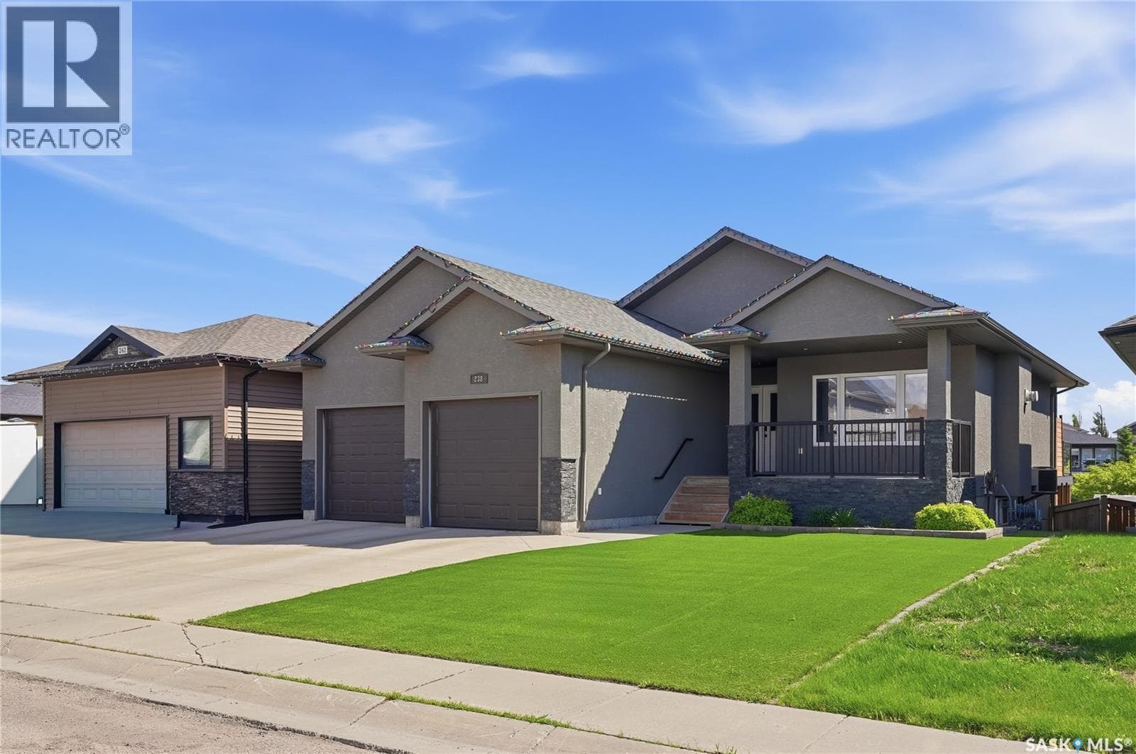 238 Greenfield CRESCENT
