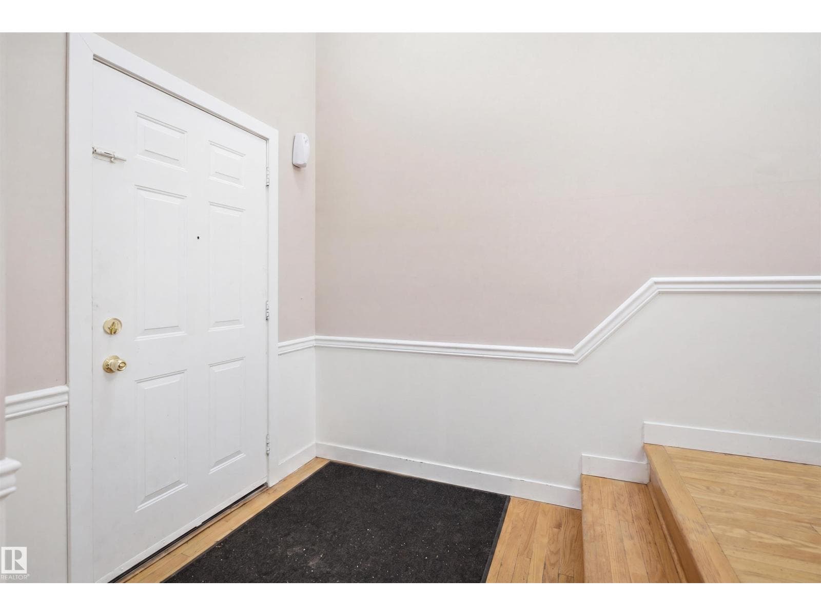 3220 42A AV NW — photo 5