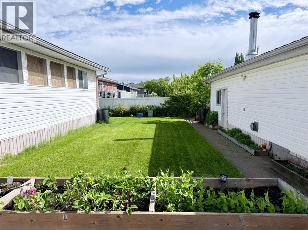 4713 43 Street — photo 3