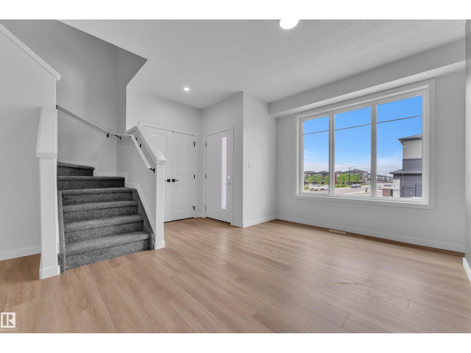 6371 KING WD SW — photo 3
