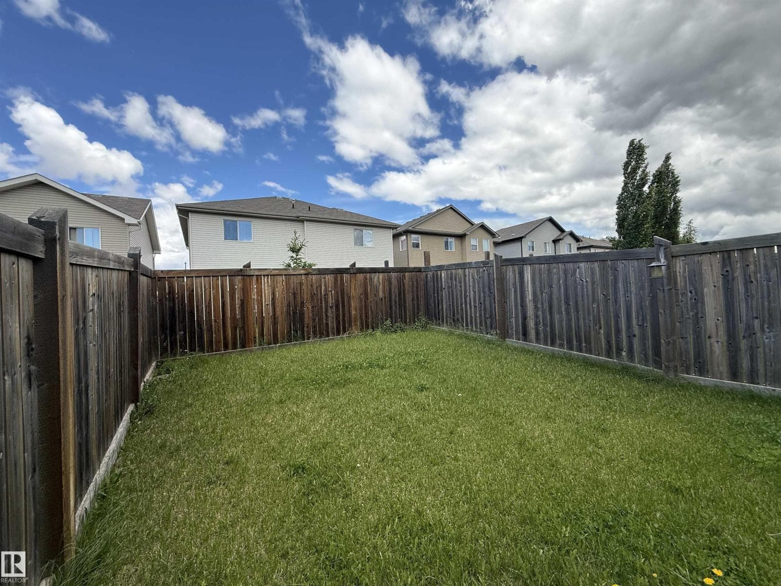 3044 16 AV NW — photo 5