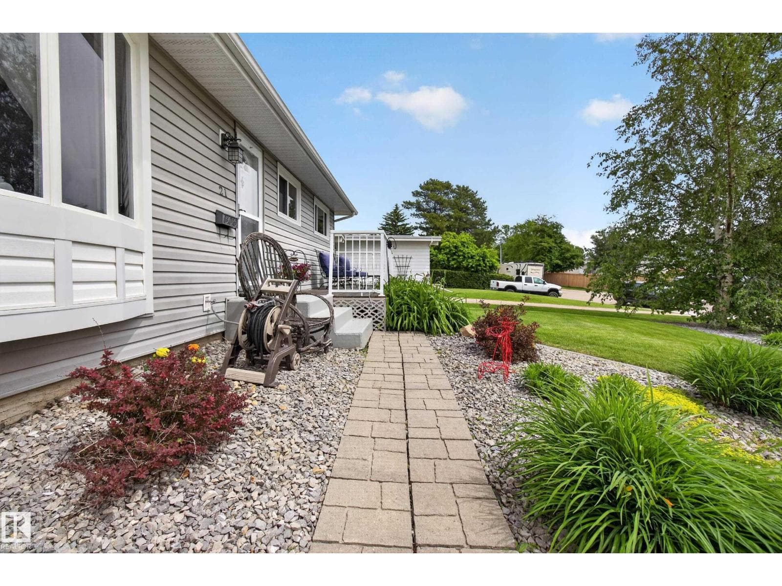 21 MILBURN CR — photo 3