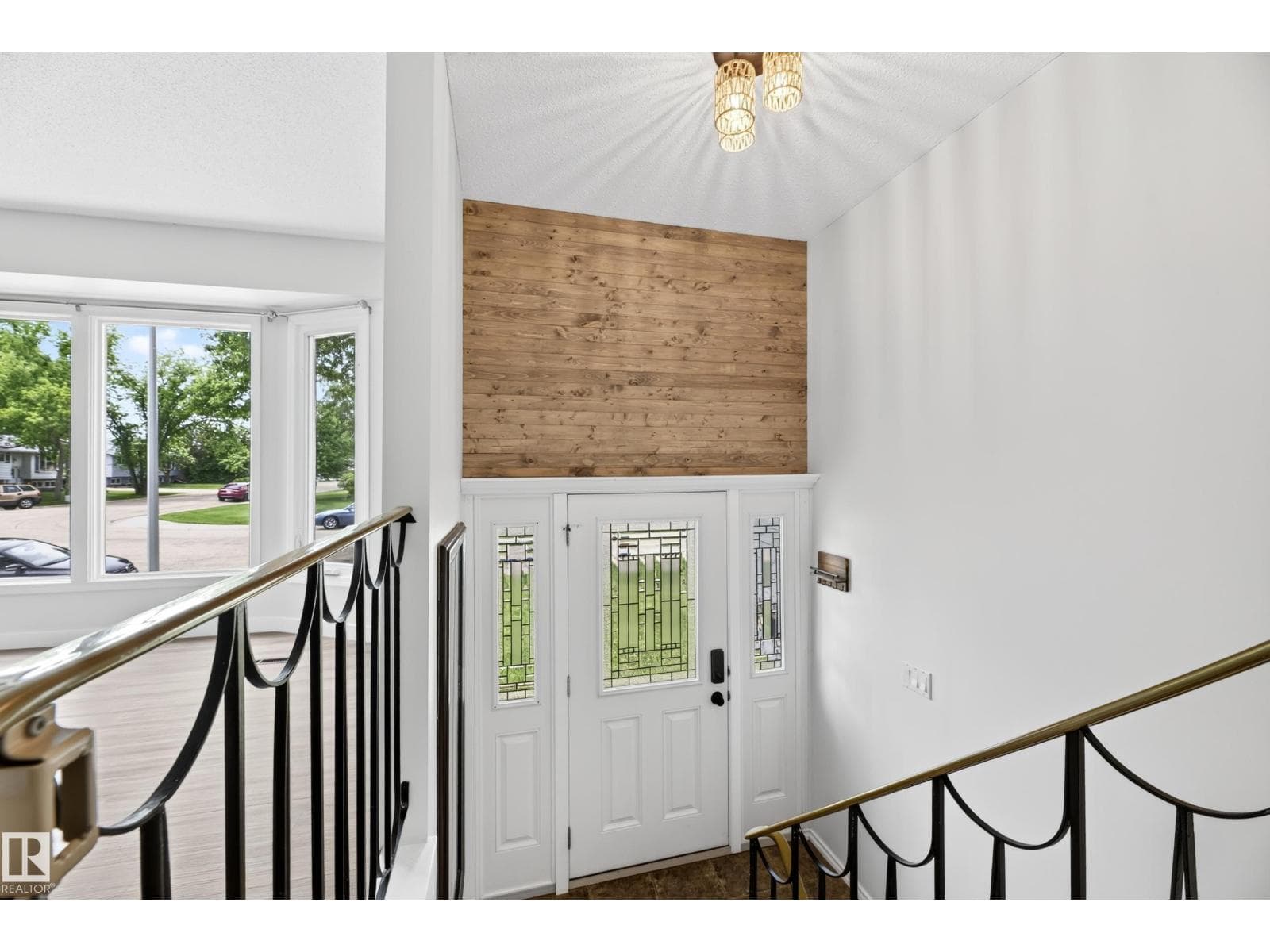 82 Rosewood DR — photo 3