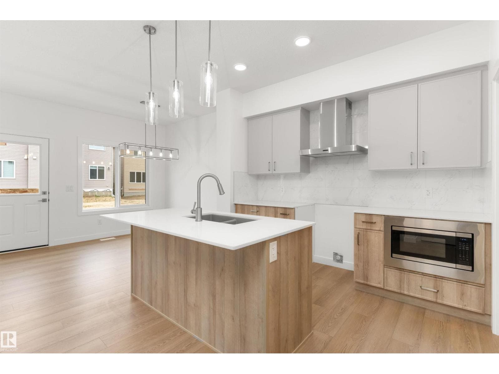 934 18 AV NW — photo 5