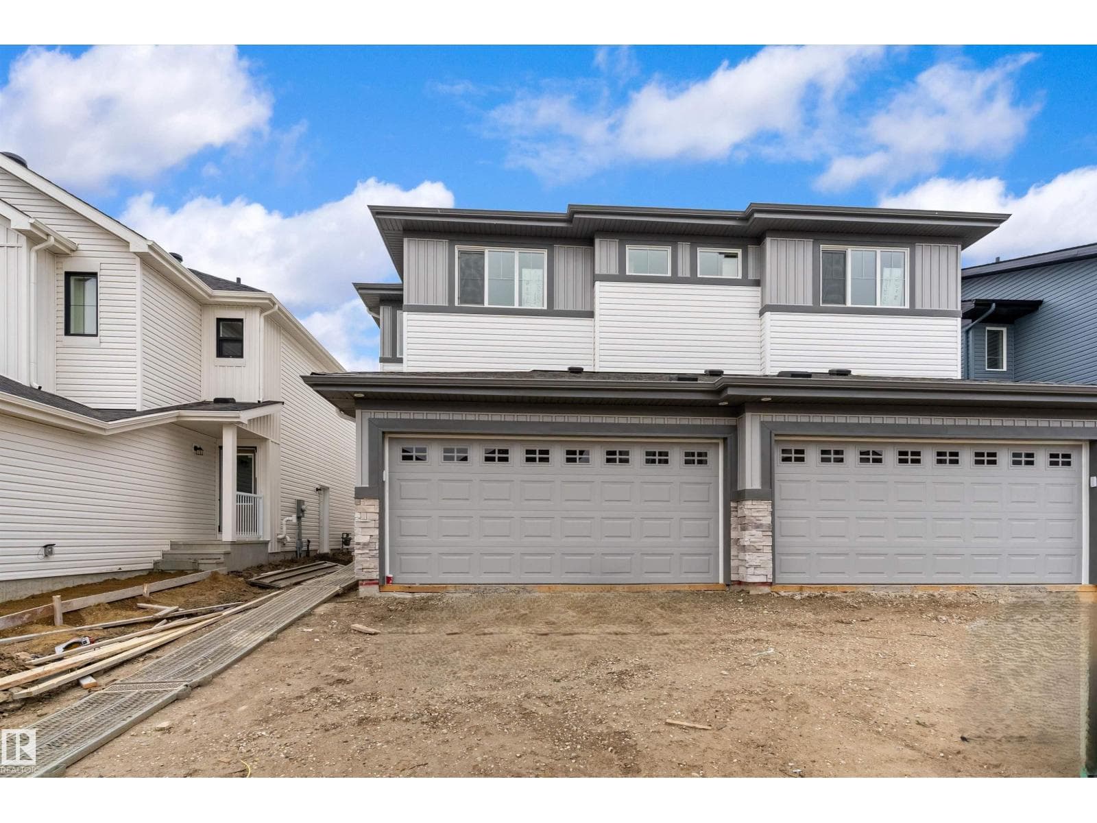 934 18 AV NW