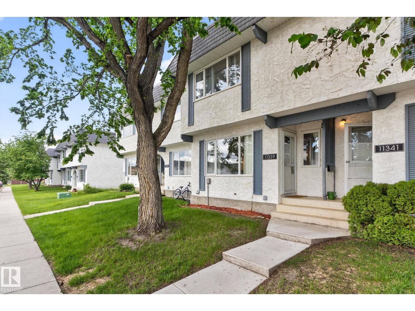 11339 22 AV NW — photo 3