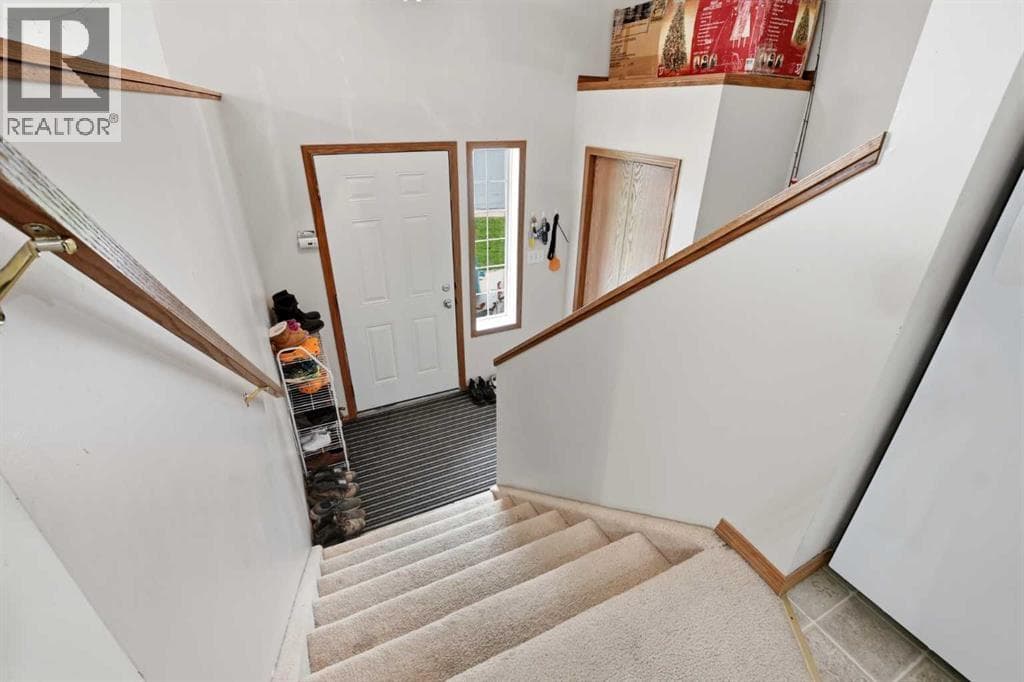5812 70 AvenueClose — photo 2