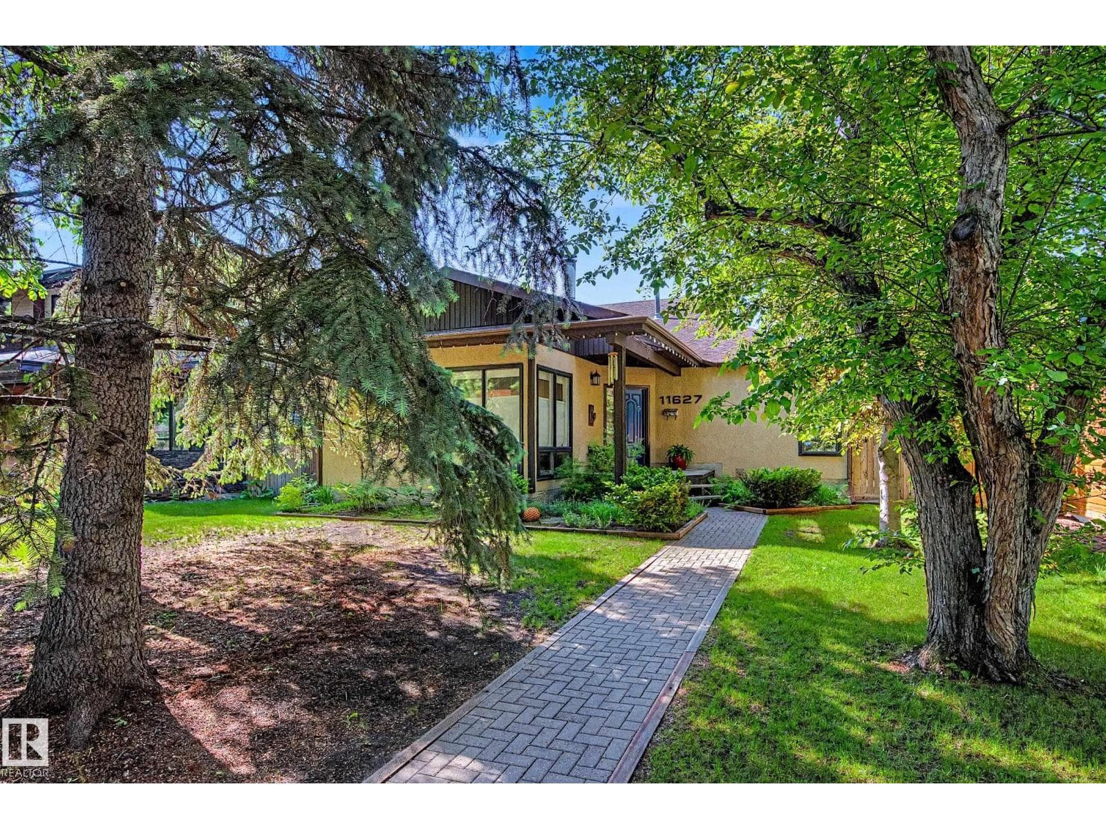11627 76 AV NW — photo 3