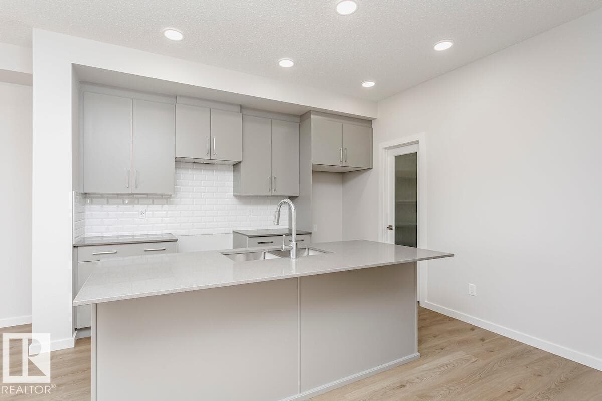 2851 64 ST SW — photo 2