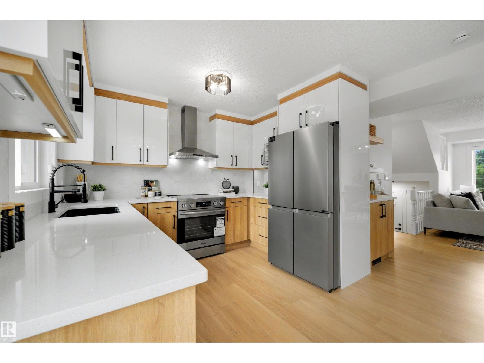 12611 47 ST NW