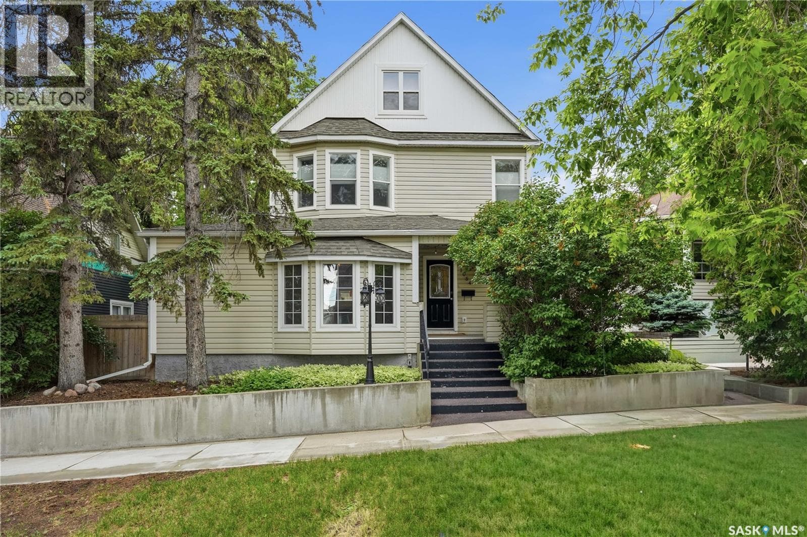 1054 Clifton AVENUE