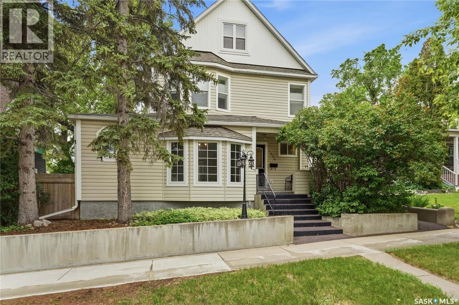 1054 Clifton AVENUE — photo 2